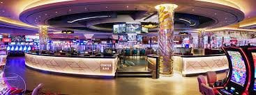 Live roulette wheel and betting table at hotplay88 login with HD dealer camera